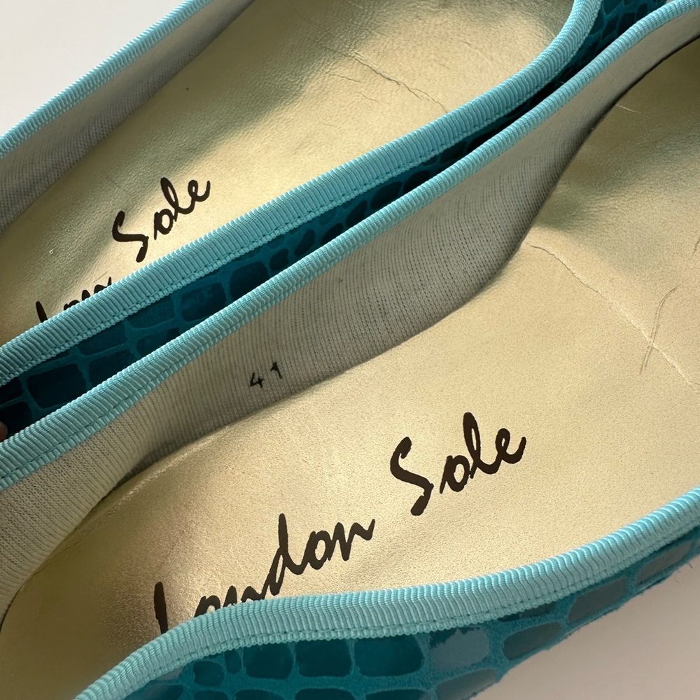 Beautiful teal blue London sole new